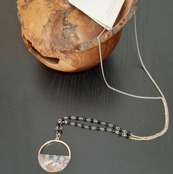 NWT! ICON Collection Necklace - Picture 2 of 10